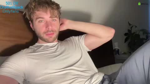 Snapshot of hot8pack01 chatting on 02/04/26, 08:25 Edward aka Wolf online show from 02/04/26, 08:25