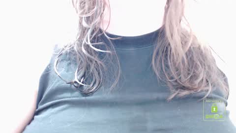 Snapshot of hot_and_pretty chatting on 01/19/25, 09:01 Lila online show from 01/19/25, 09:01
