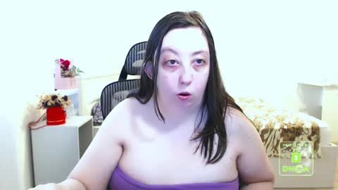 Snapshot of hot_and_pretty chatting on 03/03/25, 01:09 Lila online show from 03/03/25, 01:09