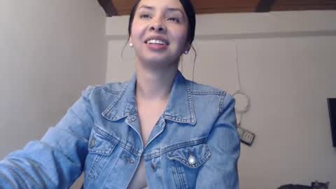 Snapshot of hot_angels___ chatting on 09/11/25, 04:23 angels online show from 09/11/25, 04:23