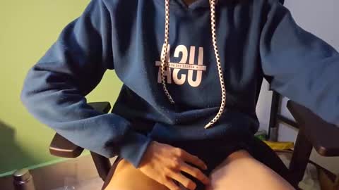 hot asian boy online show from 02/24/25, 07:22