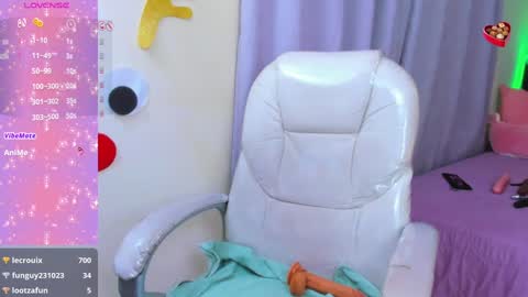 Snapshot of hot_beauty__ chatting on 12/27/24, 07:29 VALENTINA online show from 12/27/24, 07:29