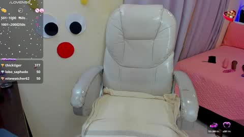 Snapshot of hot_beauty__ chatting on 01/07/25, 11:48 VALENTINA online show from 01/07/25, 11:48