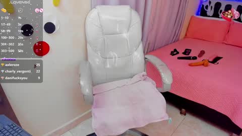 Snapshot of hot_beauty__ chatting on 01/08/25, 01:41 VALENTINA online show from 01/08/25, 01:41