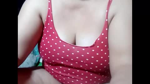 Snapshot of hot_boobs21 chatting on 12/15/24, 04:18 hot_boobs21 online show from 12/15/24, 04:18
