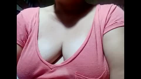 Snapshot of hot_boobs21 chatting on 01/05/25, 11:37 hot_boobs21 online show from 01/05/25, 11:37