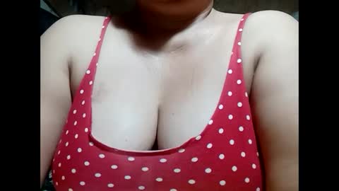 Snapshot of hot_boobs21 chatting on 02/16/25, 09:27 hot_boobs21 online show from 02/16/25, 09:27