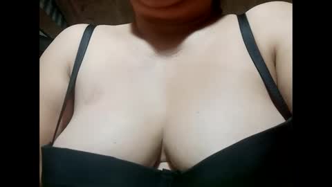 Snapshot of hot_boobs21 chatting on 03/09/25, 09:14 hot_boobs21 online show from 03/09/25, 09:14