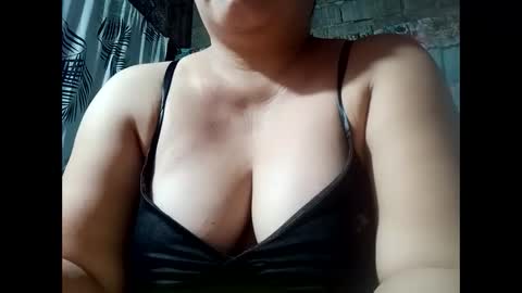 Snapshot of hot_boobs21 chatting on 10/19/25, 09:37 hot_boobs21 online show from 10/19/25, 09:37