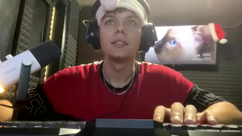 Hot boy 2002 online show from 12/29/24, 02:00