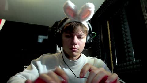 Hot boy 2002 online show from 12/30/24, 12:42