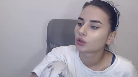 Snapshot of hot_bruny chatting on 10/09/25, 01:53 Bruny online show from 10/09/25, 01:53