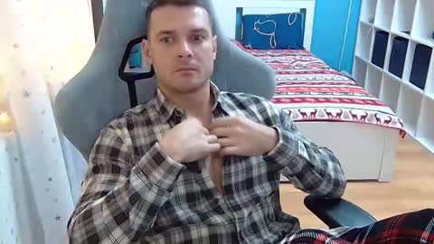 hot_cap_77 online show from 12/17/25, 05:30