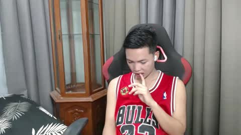 chan chan online show from 10/11/25, 12:21