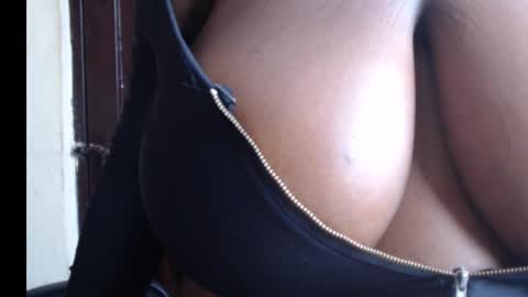 Snapshot of hot_choco2 chatting on 09/16/25, 09:43 Coco online show from 09/16/25, 09:43