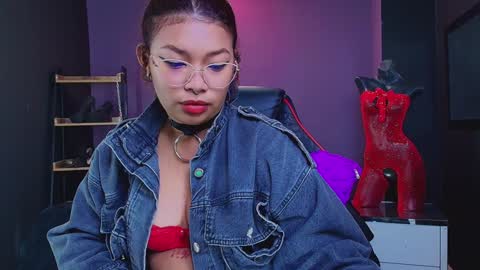 Snapshot of hot_chocolate_4u chatting on 12/10/24, 11:51 hot chocolate 4u online show from 12/10/24, 11:51