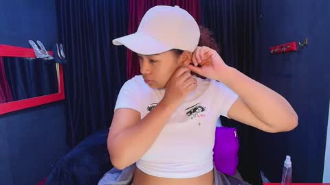 Snapshot of hot_chocolate_4u chatting on 12/16/24, 11:33 hot chocolate 4u online show from 12/16/24, 11:33