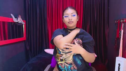 Snapshot of hot_chocolate_4u chatting on 12/19/24, 02:46 hot chocolate 4u online show from 12/19/24, 02:46