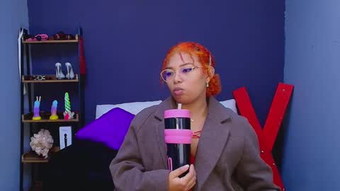 Snapshot of hot_chocolate_4u chatting on 02/15/25, 12:37 hot chocolate 4u online show from 02/15/25, 12:37