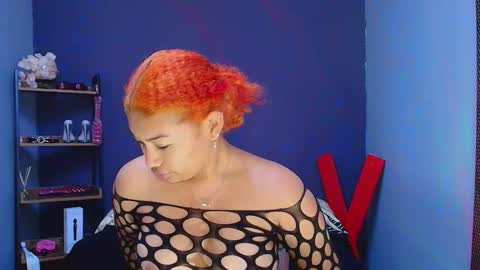 Snapshot of hot_chocolate_4u chatting on 02/19/25, 12:33 hot chocolate 4u online show from 02/19/25, 12:33