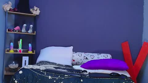 Snapshot of hot_chocolate_4u chatting on 02/22/25, 06:19 hot chocolate 4u online show from 02/22/25, 06:19