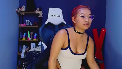 Snapshot of hot_chocolate_4u chatting on 03/10/25, 06:23 hot chocolate 4u online show from 03/10/25, 06:23