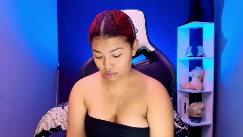 Snapshot of hot_chocolate_4u chatting on 09/15/25, 12:05 hot chocolate 4u online show from 09/15/25, 12:05