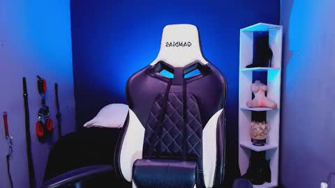 Snapshot of hot_chocolate_4u chatting on 11/04/25, 12:15 hot chocolate 4u online show from 11/04/25, 12:15