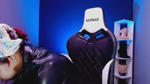 Snapshot of hot_chocolate_4u chatting on 11/11/25, 12:16 hot chocolate 4u online show from 11/11/25, 12:16