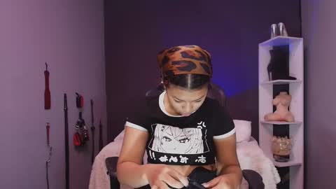 Snapshot of hot_chocolate_4u chatting on 11/19/25, 12:16 hot chocolate 4u online show from 11/19/25, 12:16