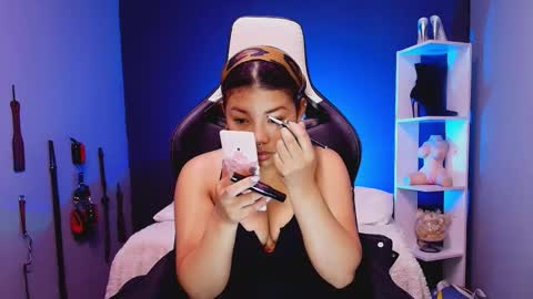 Snapshot of hot_chocolate_4u chatting on 11/21/25, 11:53 hot chocolate 4u online show from 11/21/25, 11:53