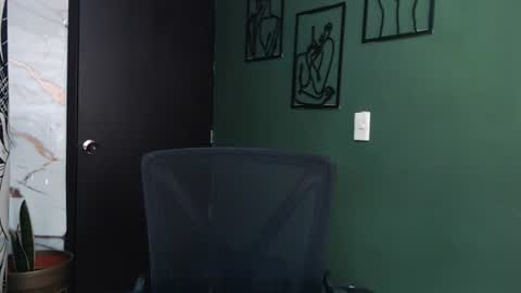 Snapshot of hot_chocolate_4u chatting on 07/09/26, 05:39 hot chocolate 4u online show from 07/09/26, 05:39