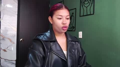 Snapshot of hot_chocolate_4u chatting on 07/26/26, 04:58 hot chocolate 4u online show from 07/26/26, 04:58