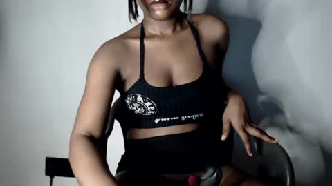 Snapshot of hot_chocoxxxx chatting on 10/27/25, 12:04 sonia mis choco online show from 10/27/25, 12:04