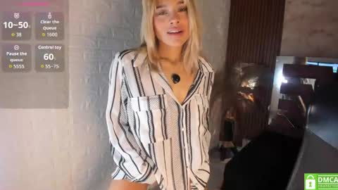 Snapshot of hot_cupid01 chatting on 04/28/26, 11:04 Valery online show from 04/28/26, 11:04