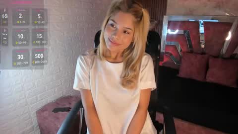 Snapshot of hot_cupid01 chatting on 05/28/26, 10:56 Valery online show from 05/28/26, 10:56