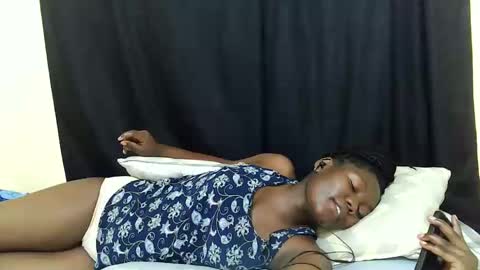 Milly online show from 12/04/25, 07:06