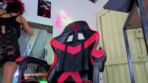 Snapshot of hot_destinyk chatting on 05/20/26, 10:38 destinyk online show from 05/20/26, 10:38