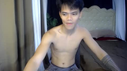 hot_fucker_ online show from 10/31/25, 12:06