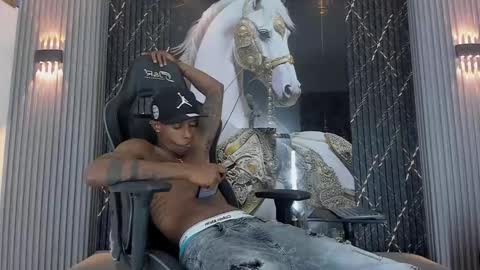 Snapshot of hot_golden_black chatting on 09/18/25, 01:18 hot_golden_black online show from 09/18/25, 01:18