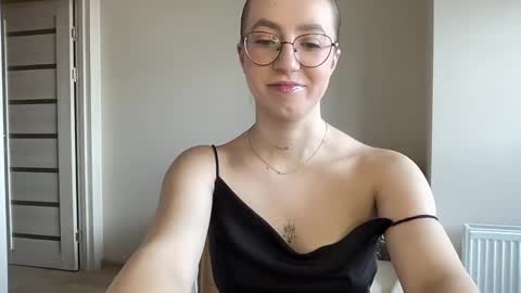 Lina online show from 12/14/24, 07:51