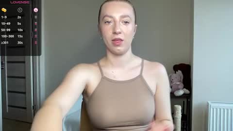 Lina online show from 10/24/25, 12:34