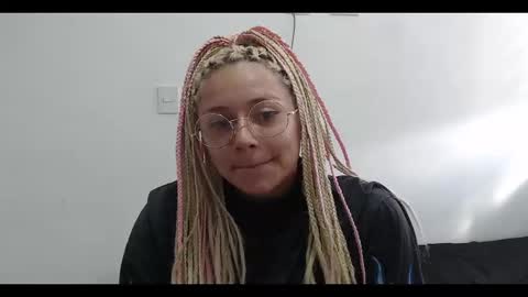 Snapshot of hot_mommymia chatting on 01/06/25, 09:00 Mia online show from 01/06/25, 09:00