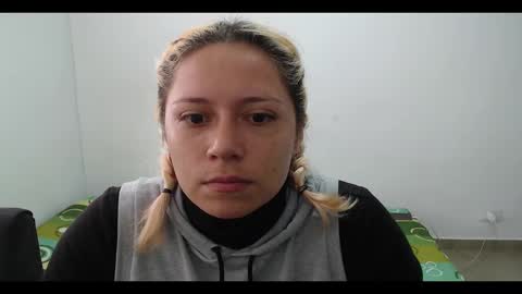 Snapshot of hot_mommymia chatting on 02/07/25, 01:43 Mia online show from 02/07/25, 01:43