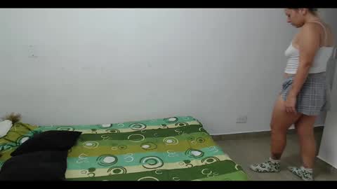 Snapshot of hot_mommymia chatting on 02/11/25, 03:51 Mia online show from 02/11/25, 03:51