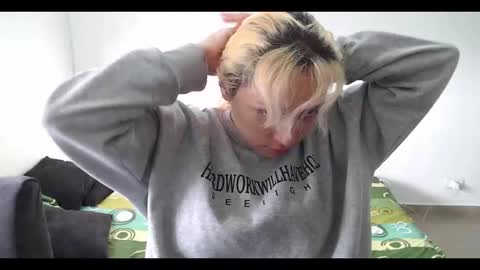 Snapshot of hot_mommymia chatting on 02/15/25, 12:33 Mia online show from 02/15/25, 12:33