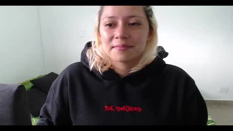 Snapshot of hot_mommymia chatting on 02/16/25, 12:54 Mia online show from 02/16/25, 12:54