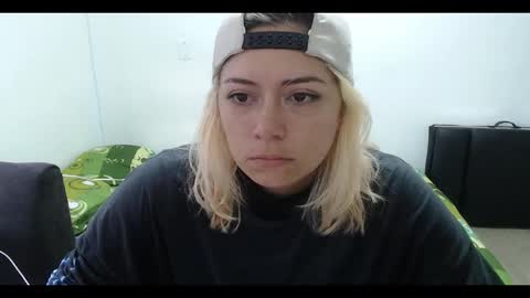Snapshot of hot_mommymia chatting on 02/21/25, 12:06 Mia online show from 02/21/25, 12:06