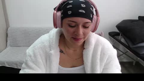 Snapshot of hot_mommymia chatting on 03/06/25, 03:56 Mia online show from 03/06/25, 03:56