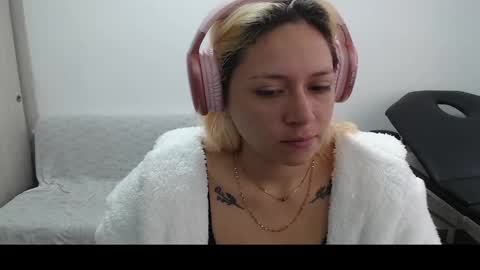 Snapshot of hot_mommymia chatting on 03/09/25, 01:26 Mia online show from 03/09/25, 01:26